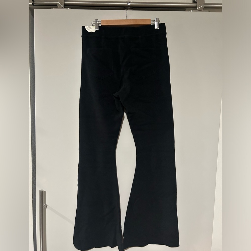 Offline by Aerie flared hi-rise stretchy pants! Women’s XL